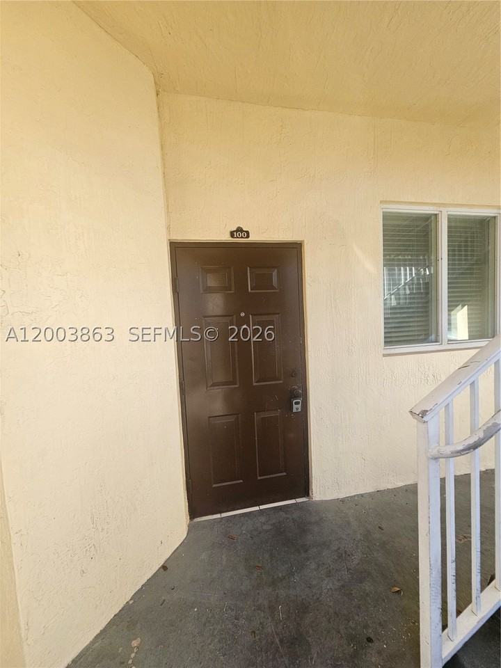 1543 Se 25th St #100 - Photo 2 of 26