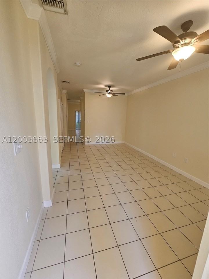 1543 Se 25th St #100 - Photo 3 of 26