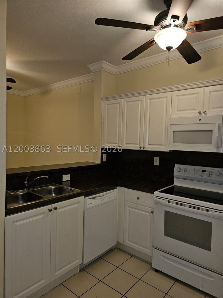 1543 Se 25th St #100 - Photo 4 of 26