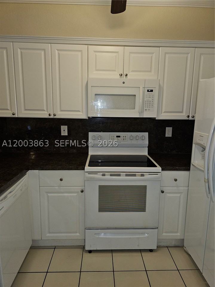 1543 Se 25th St #100 - Photo 6 of 26