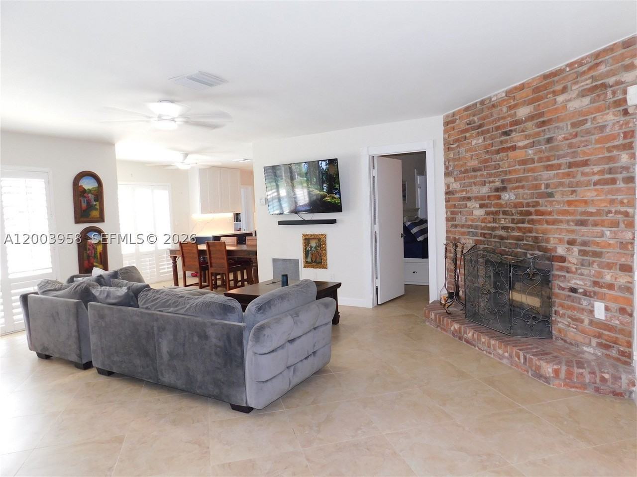 108 Ne 30th St - Photo 5 of 50