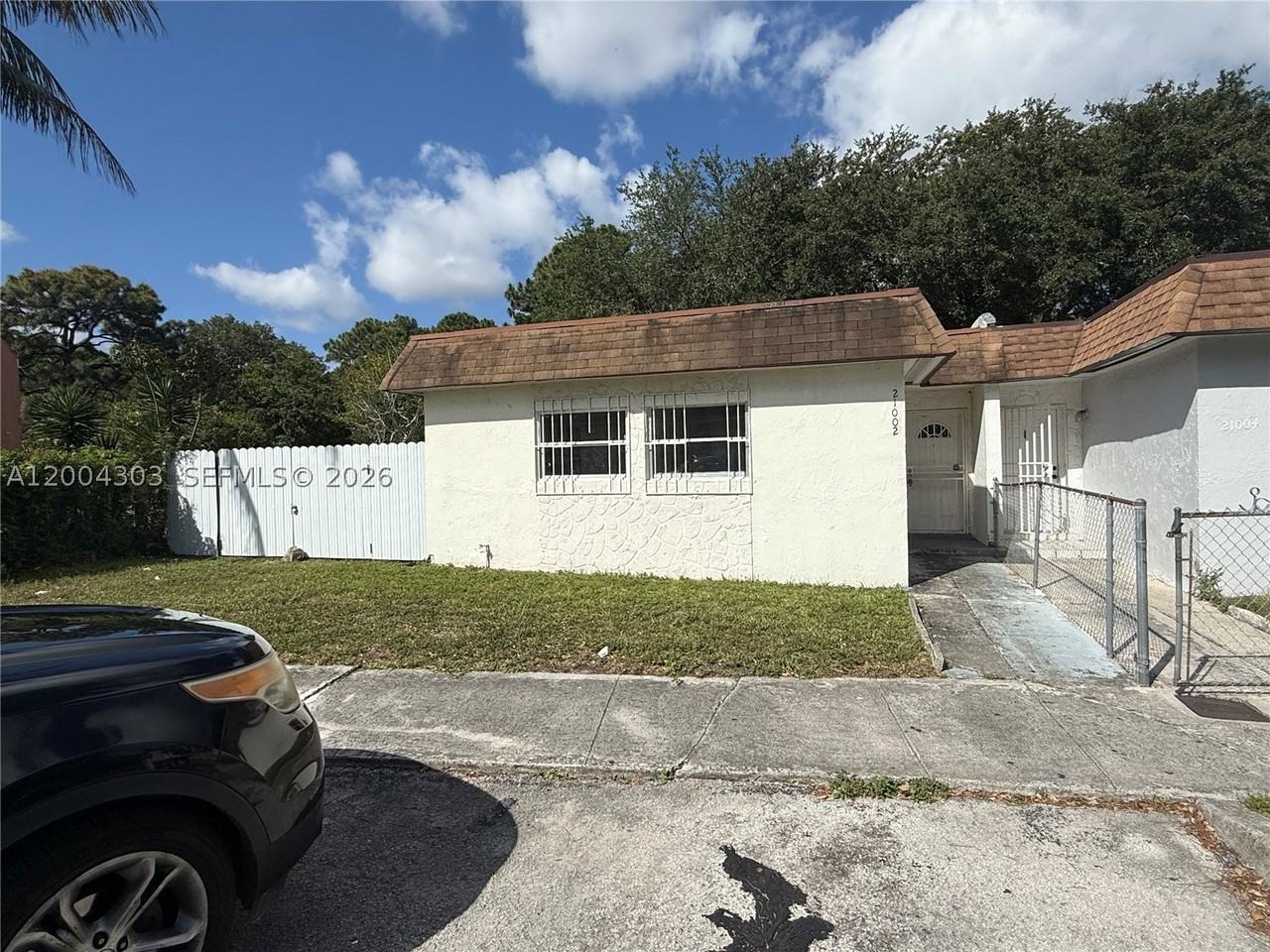 21002 Nw 39th Ave - Photo 2 of 12