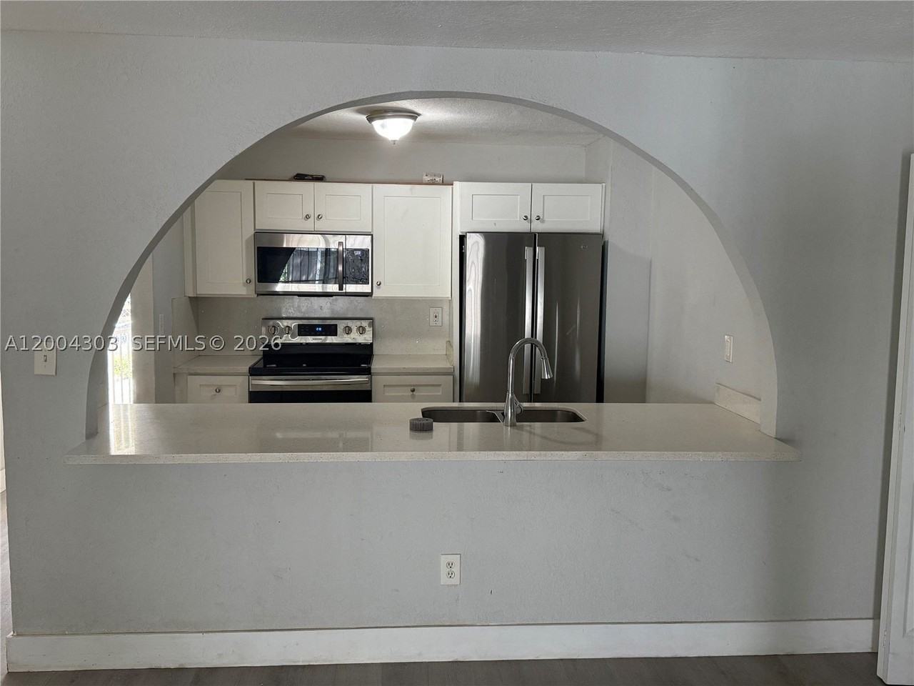 21002 Nw 39th Ave - Photo 3 of 12