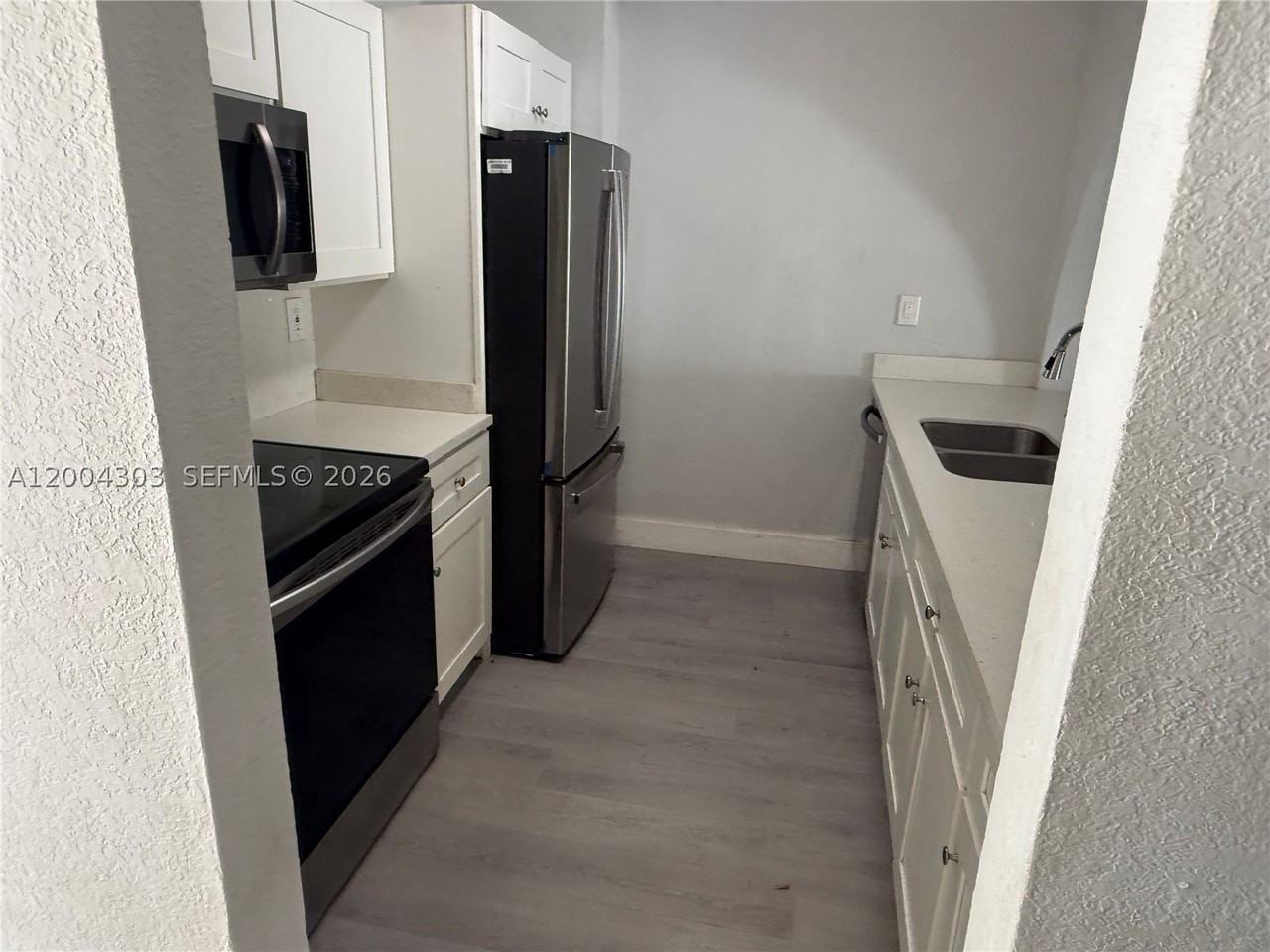 21002 Nw 39th Ave - Photo 4 of 12