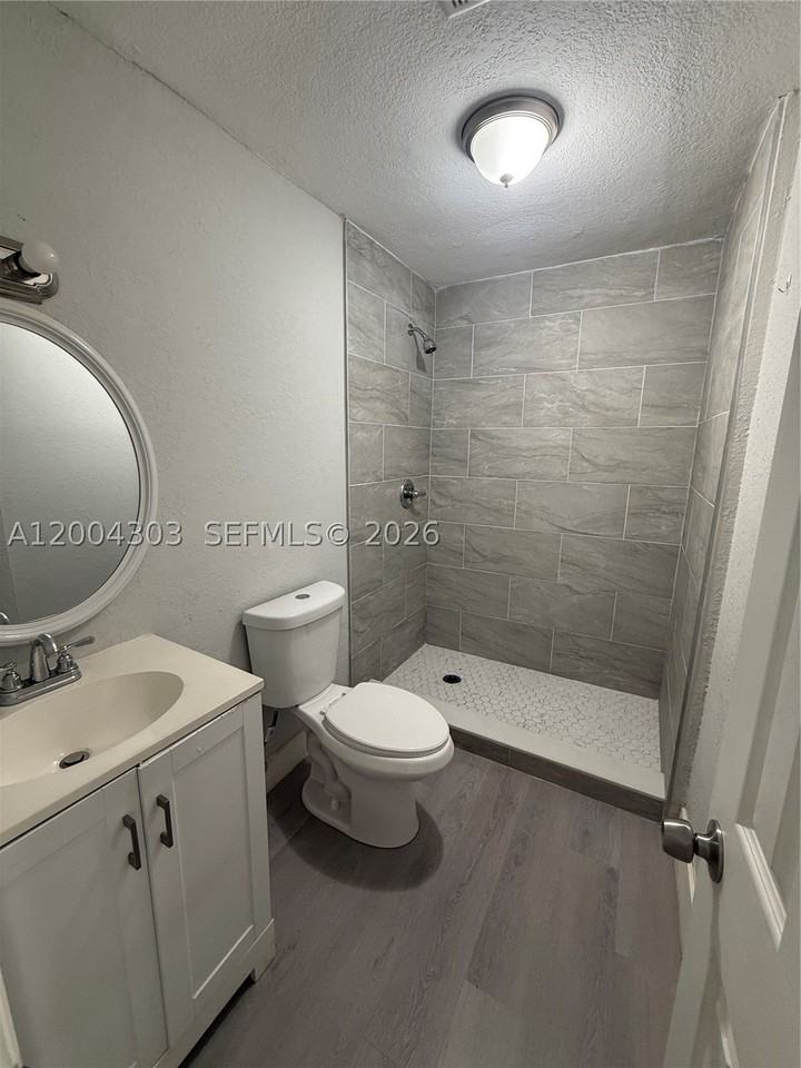 21002 Nw 39th Ave - Photo 6 of 12