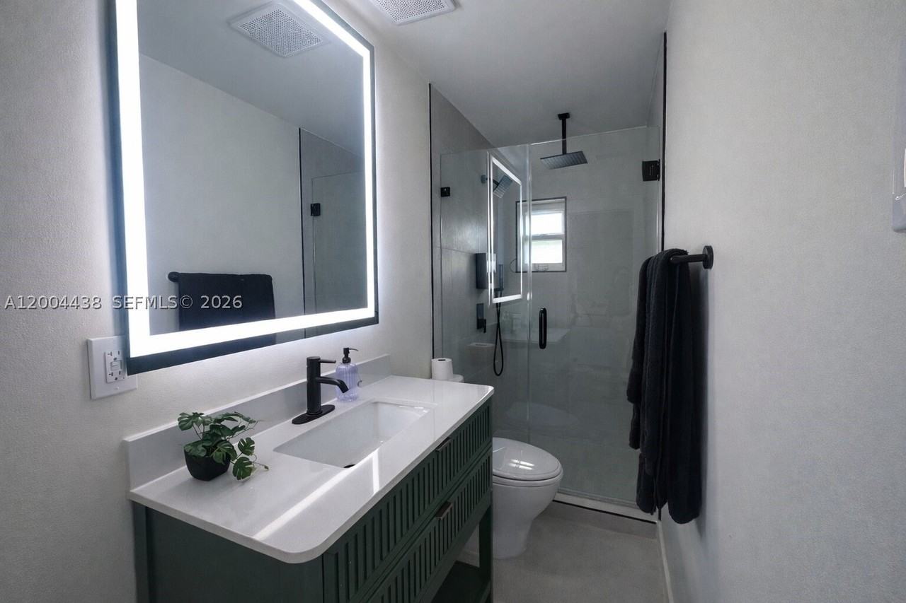 4396 Sw 25th Ter #1-2 - Photo 4 of 15