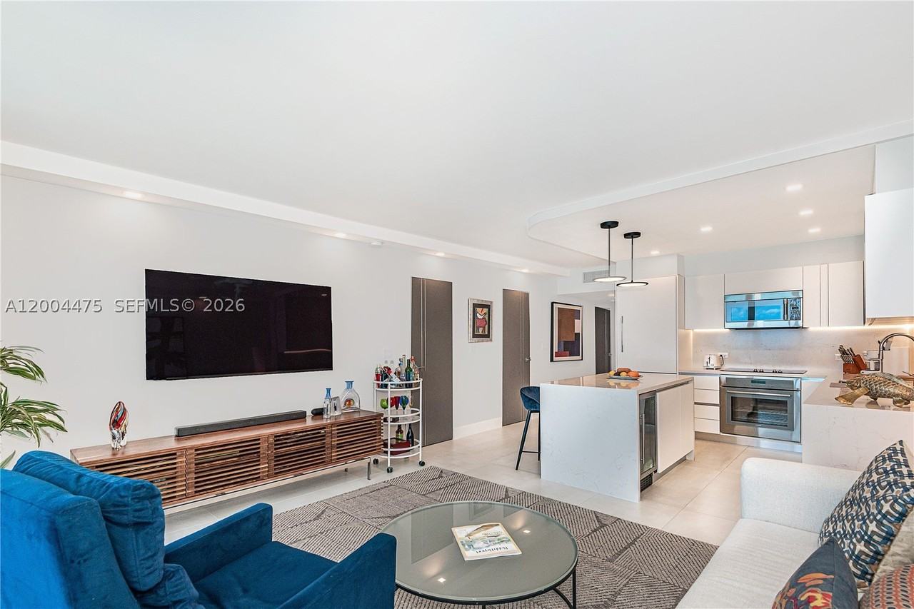 2301 Collins Ave #1440 - Photo 7 of 25