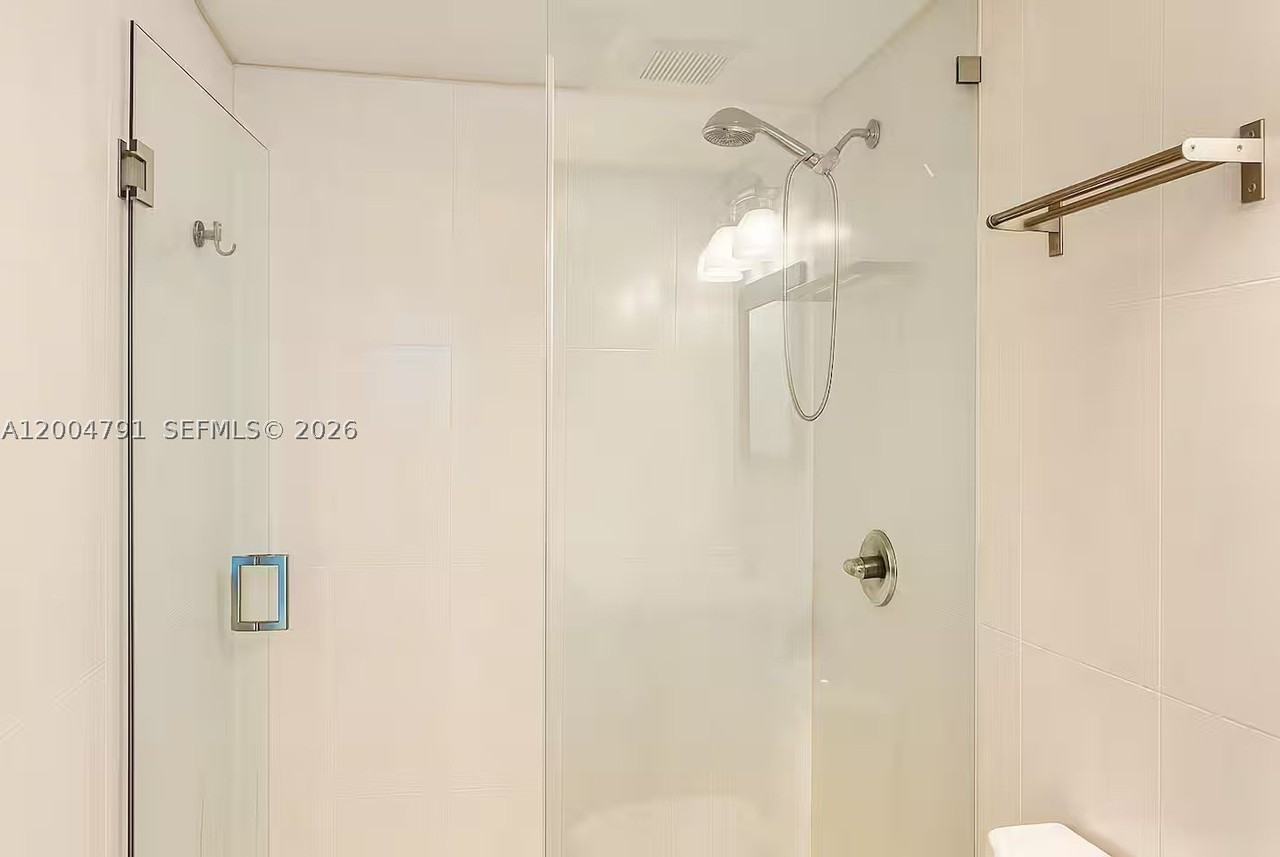1025 94th St #7 - Photo 5 of 13