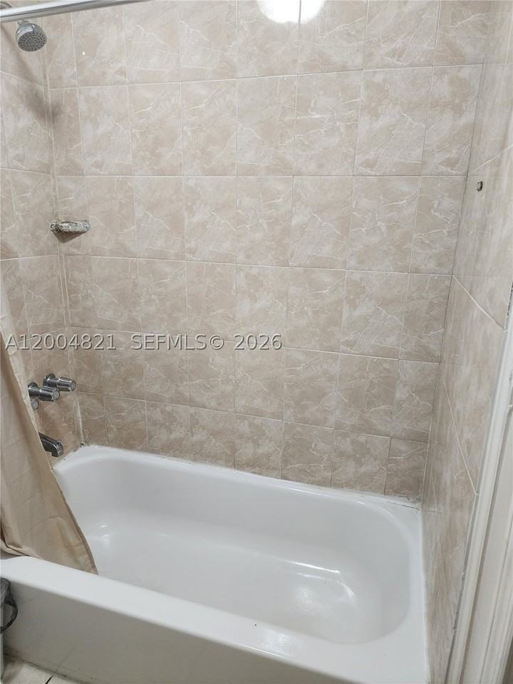 6421 Sw 18th St #1 - Photo 4 of 4