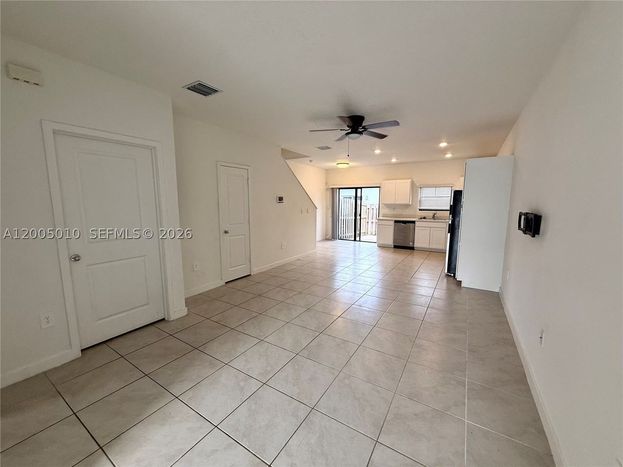 529 Ne 1st Dr - Photo 3 of 18