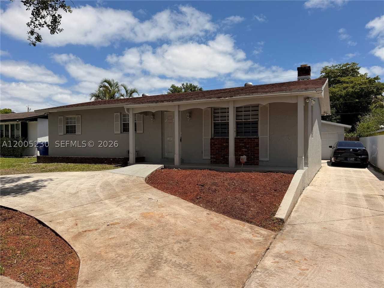3011 N 74th Ave - Photo 2 of 22