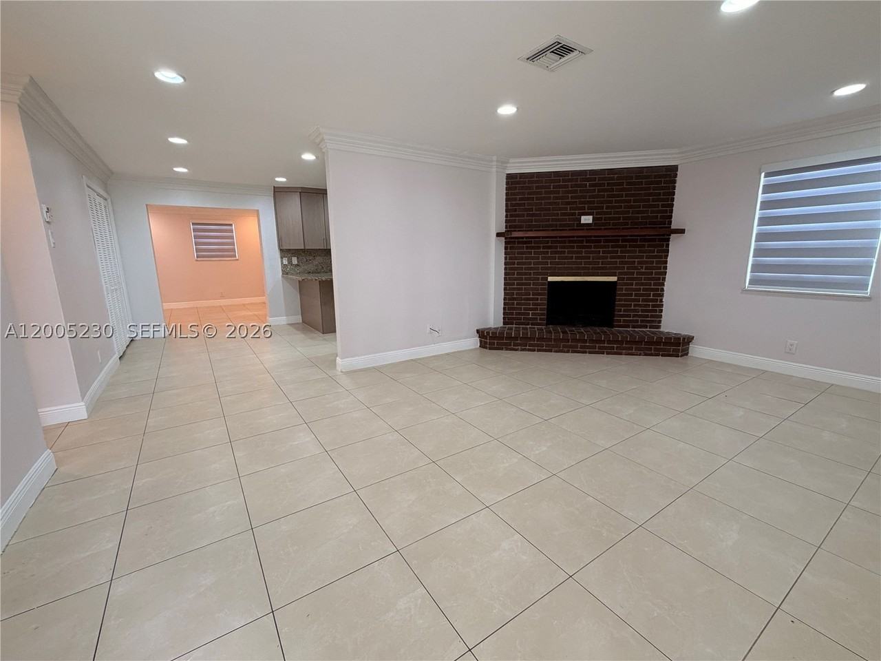 3011 N 74th Ave - Photo 3 of 22