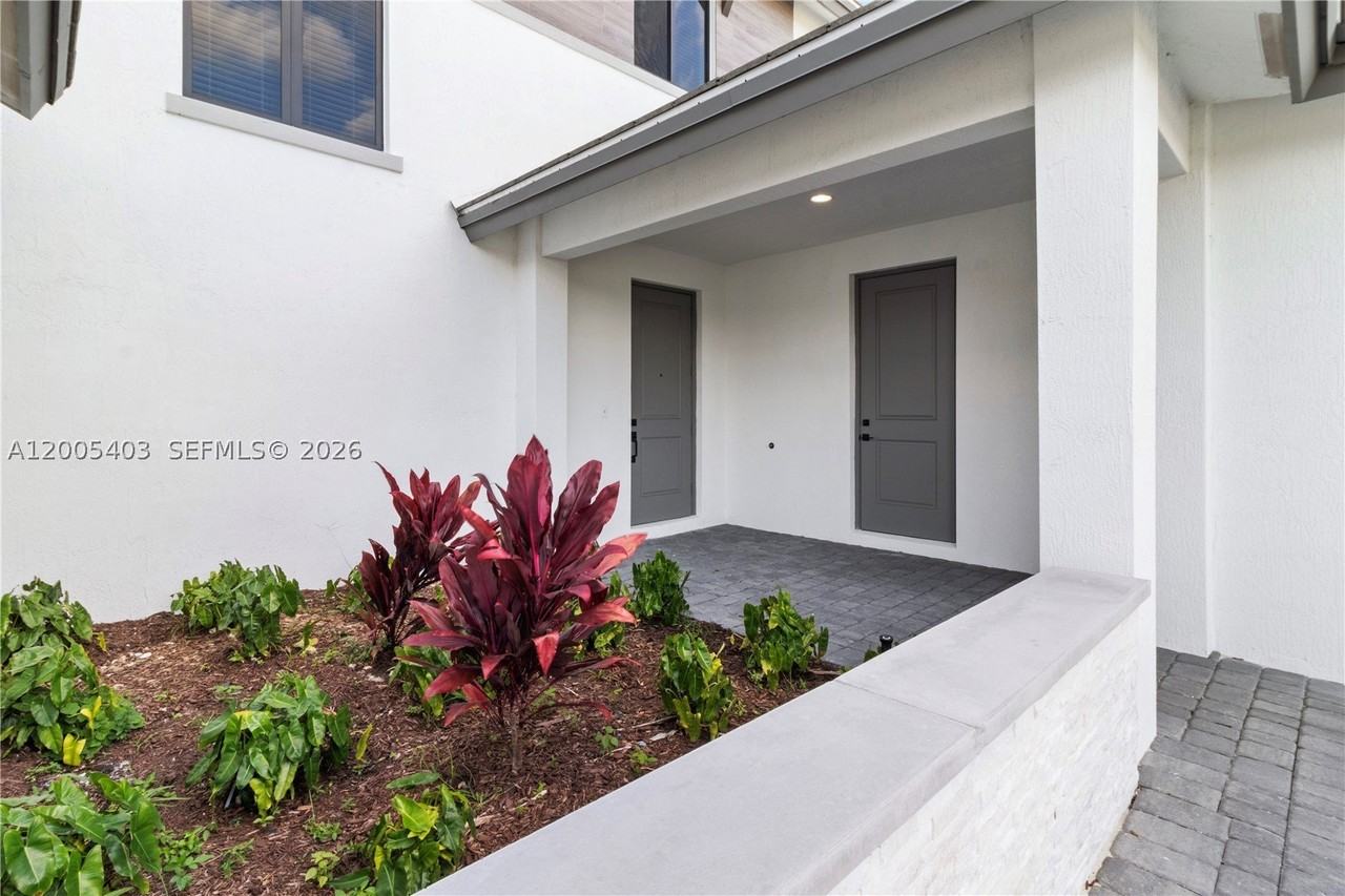 2391 Sw 123rd Ter - Photo 2 of 21