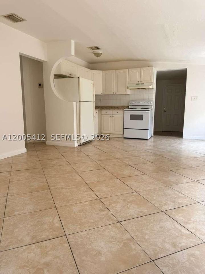 1942 Adams St #1944