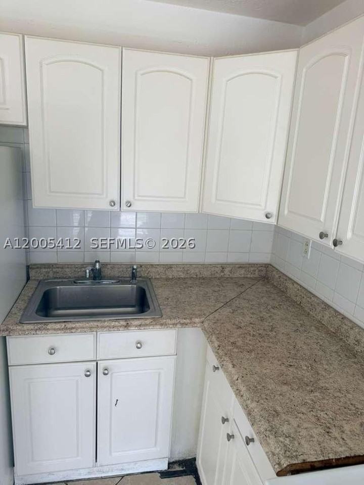 1942 Adams St #1944 - Photo 2 of 6