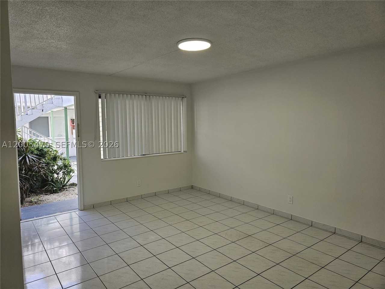 1719 Wiley St #2 - Photo 4 of 38