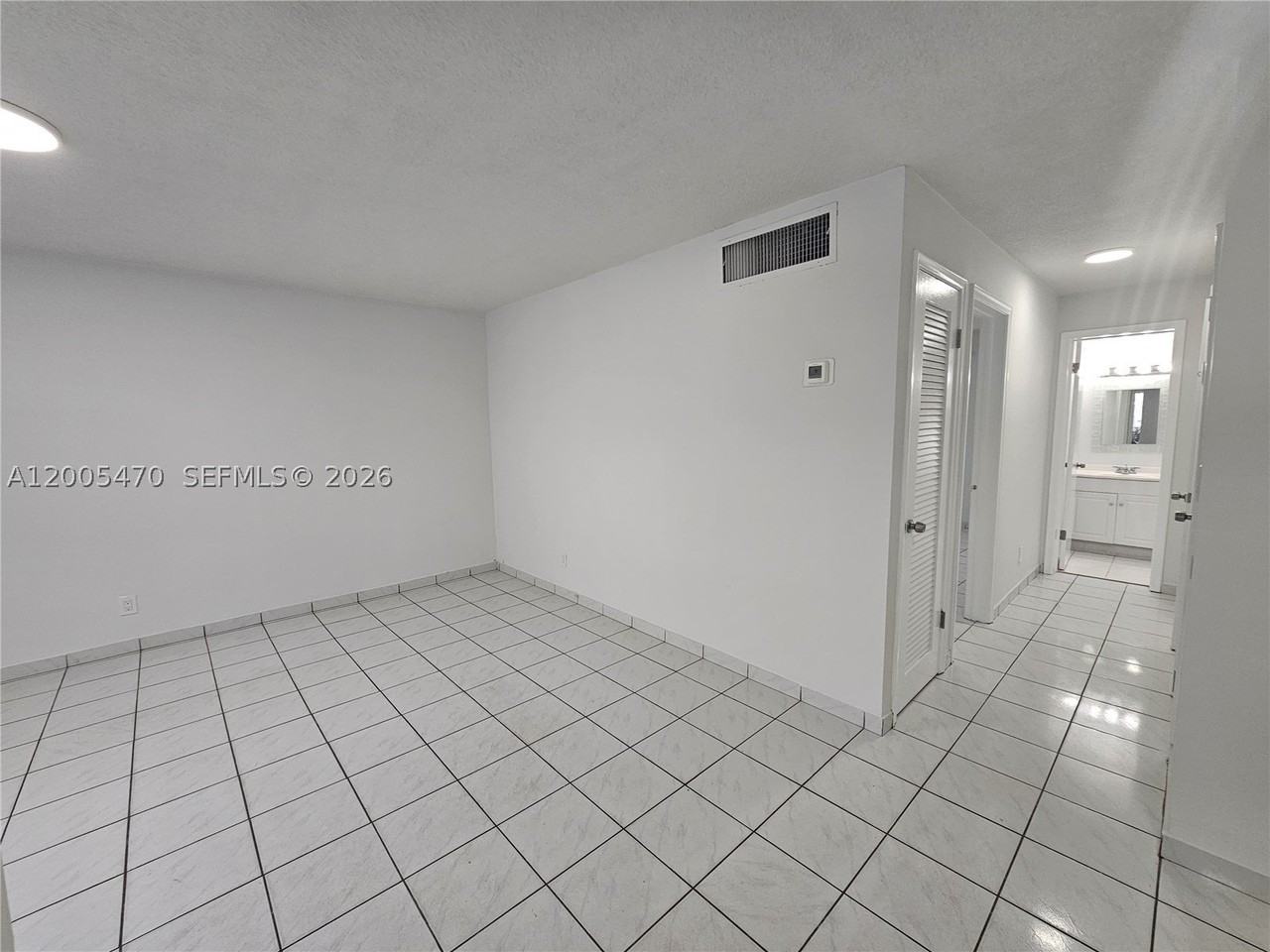 1719 Wiley St #2 - Photo 5 of 38