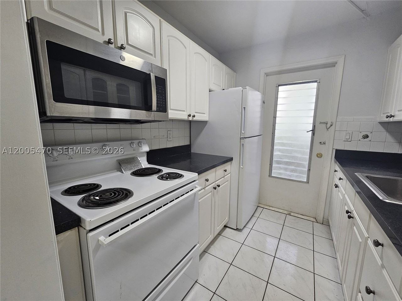 1719 Wiley St #2 - Photo 7 of 38