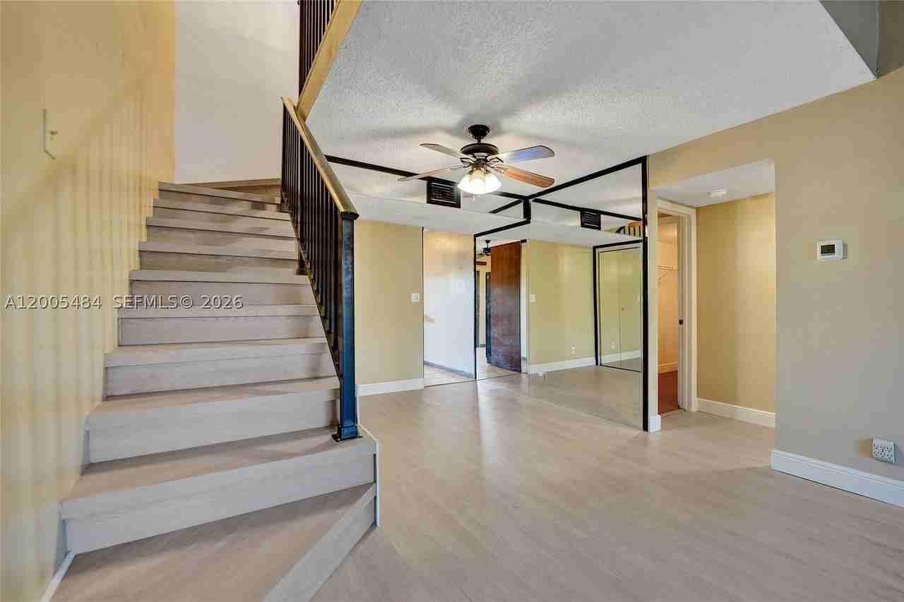 11154 Nw 37th St - Photo 3 of 26