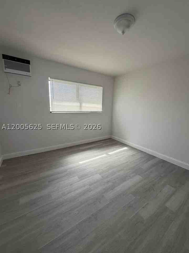 1628 Sw 7th St #9 - Photo 2 of 6