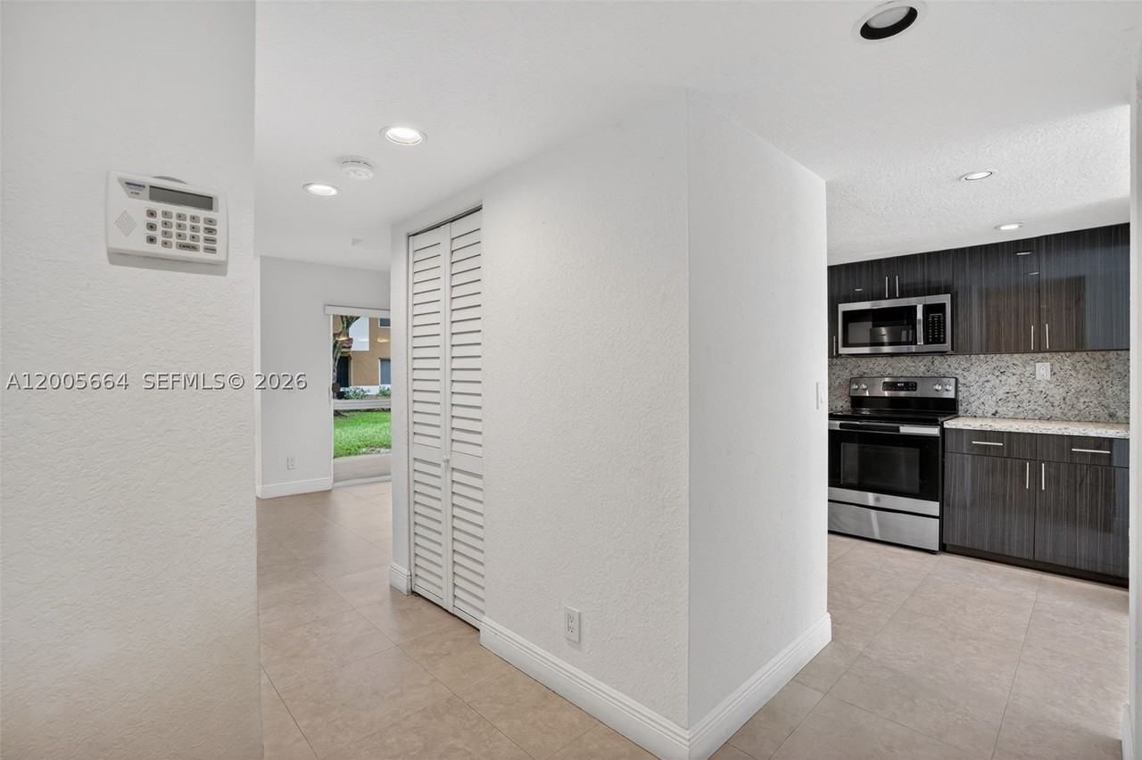 845 Nw 91st Ter #845 - Photo 5 of 33