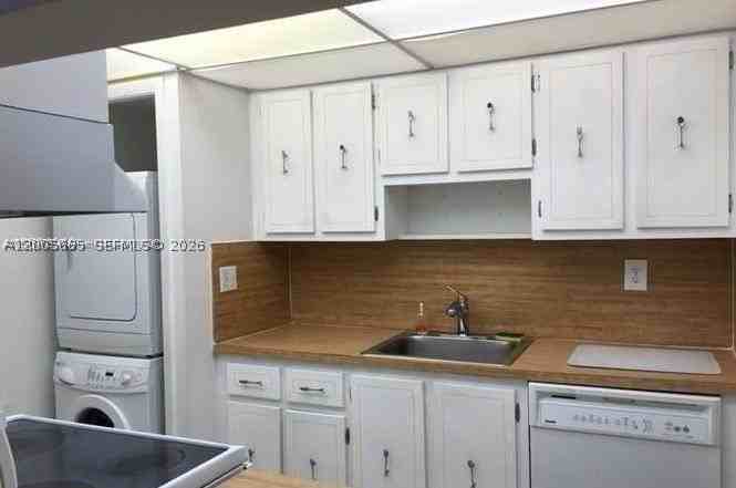 220 Lakeview Dr #203 - Photo 5 of 16