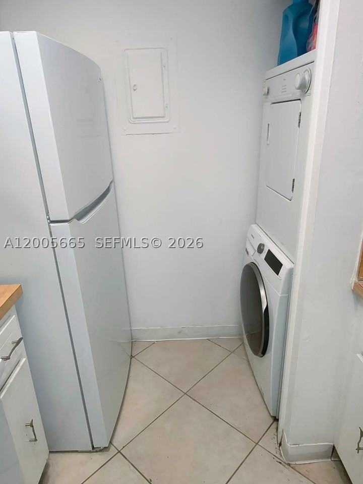 220 Lakeview Dr #203 - Photo 7 of 16