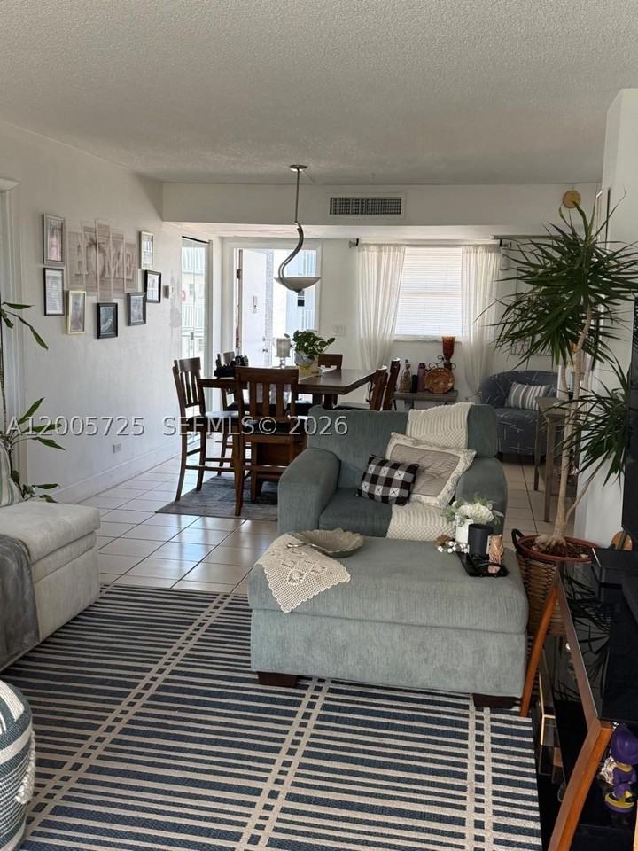447 Ne 195th St #310 - Photo 4 of 17
