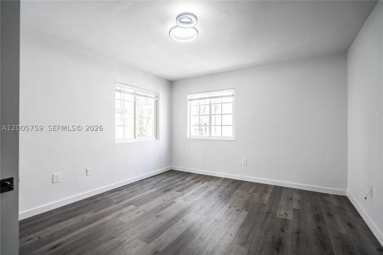 920 Pennsylvania Ave #206 - Photo 3 of 10