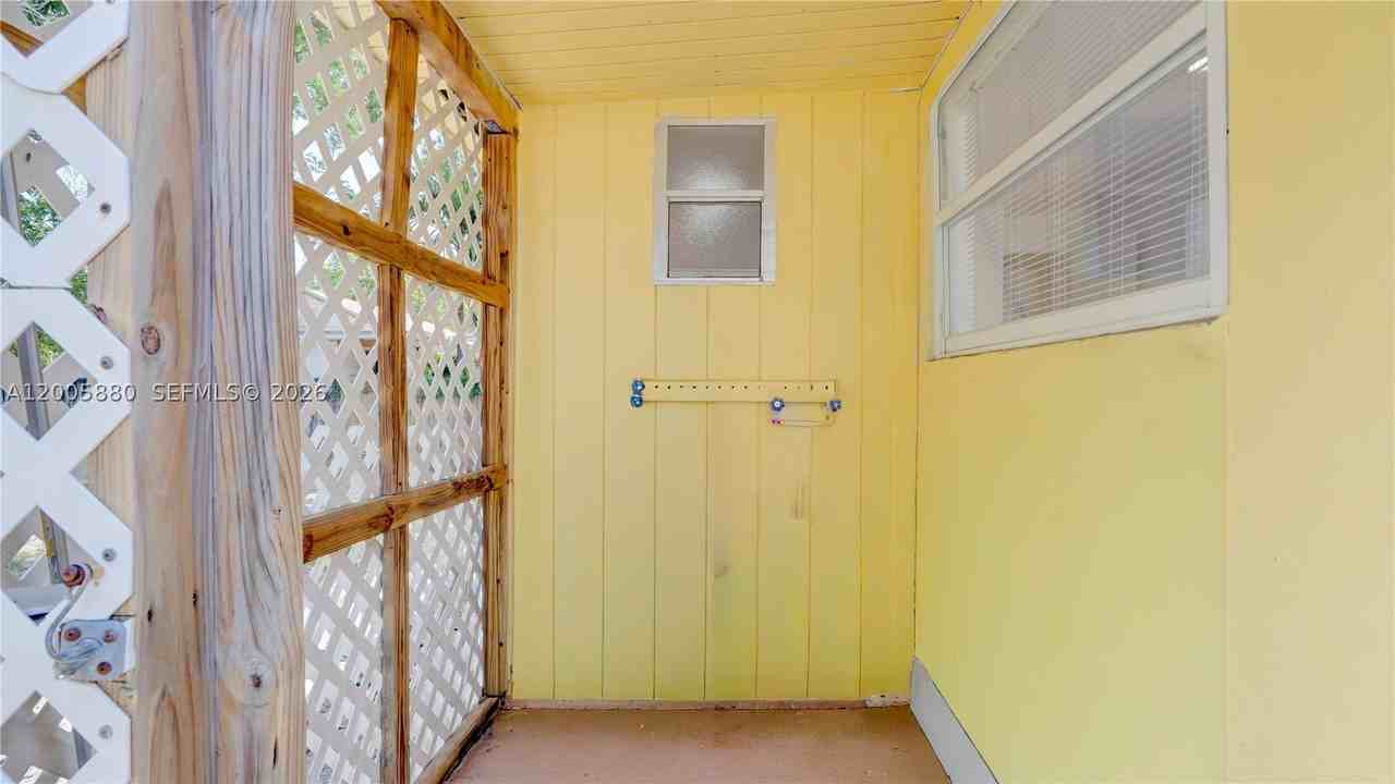 1085 Ne 128th St - Photo 6 of 26