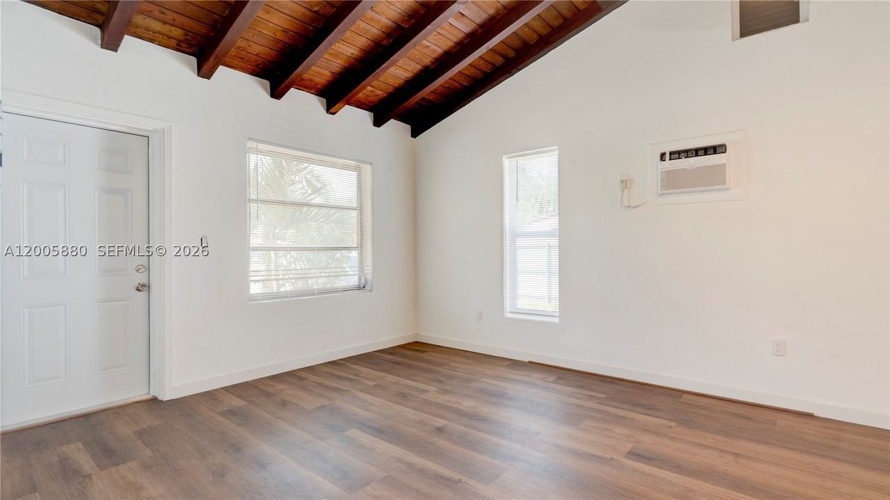 1085 Ne 128th St - Photo 7 of 26