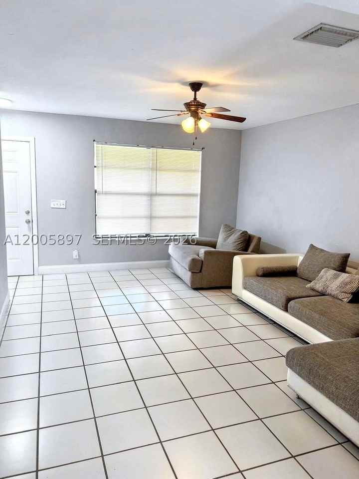 4259 Royal Banyan Way #B - Photo 3 of 16