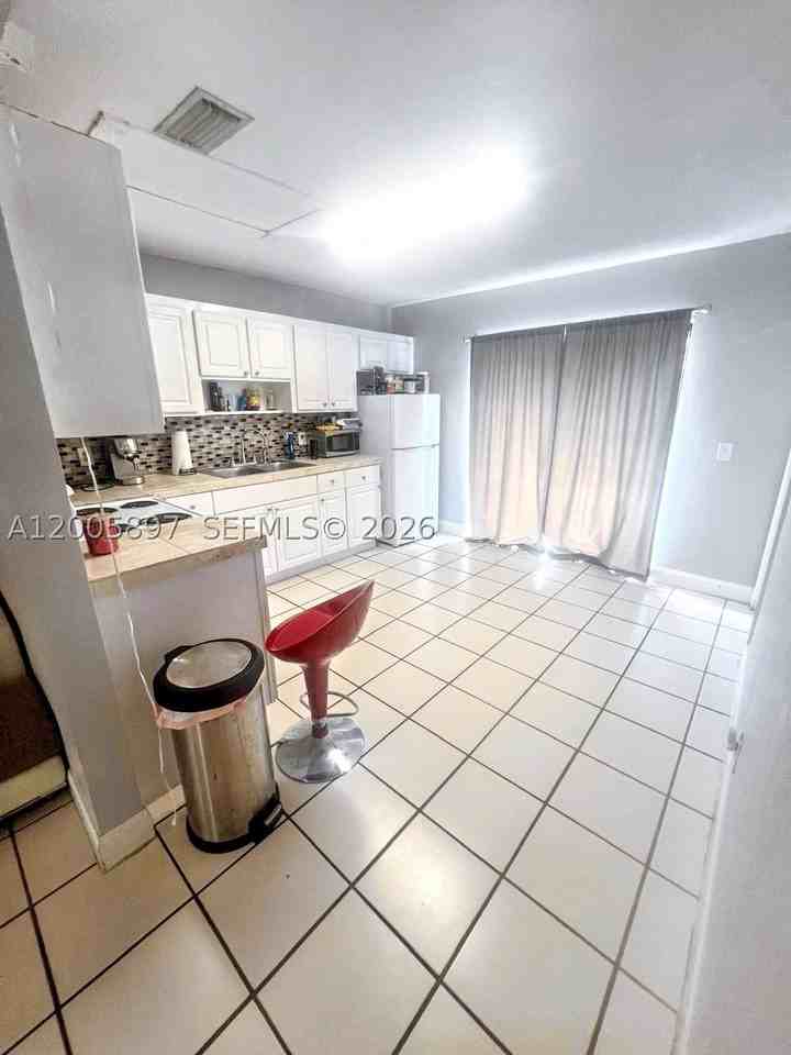 4259 Royal Banyan Way #B - Photo 5 of 16