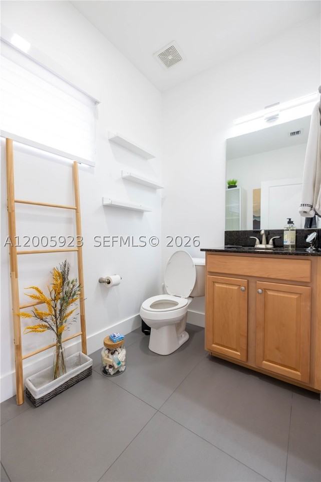 345 Ne 194th Ln - Photo 5 of 24