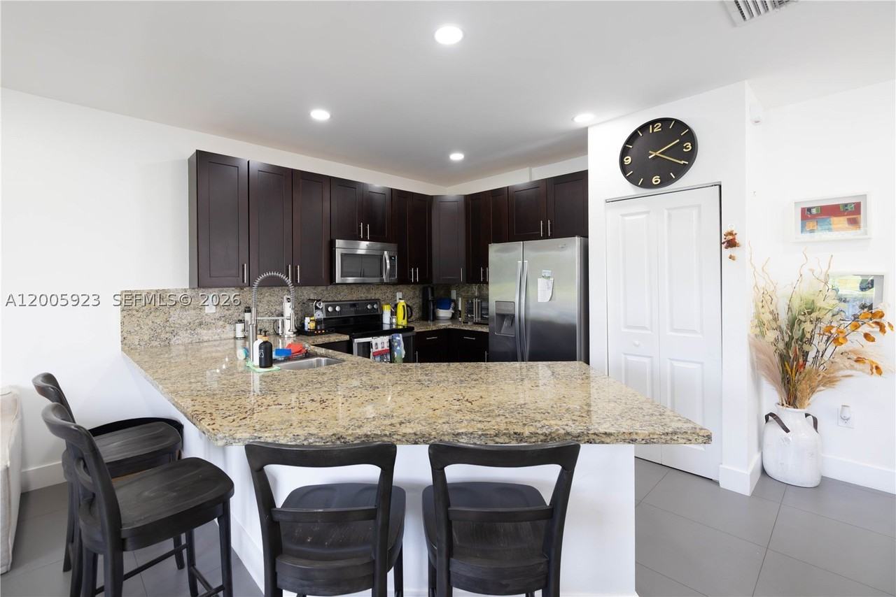 345 Ne 194th Ln - Photo 6 of 24