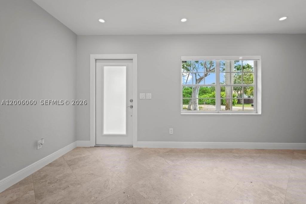 11222 Ne 9th Ave - Photo 3 of 14