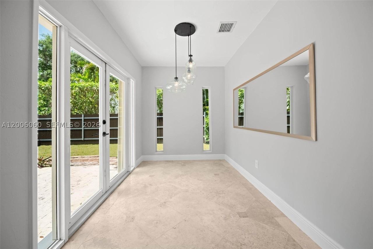 11222 Ne 9th Ave - Photo 7 of 14