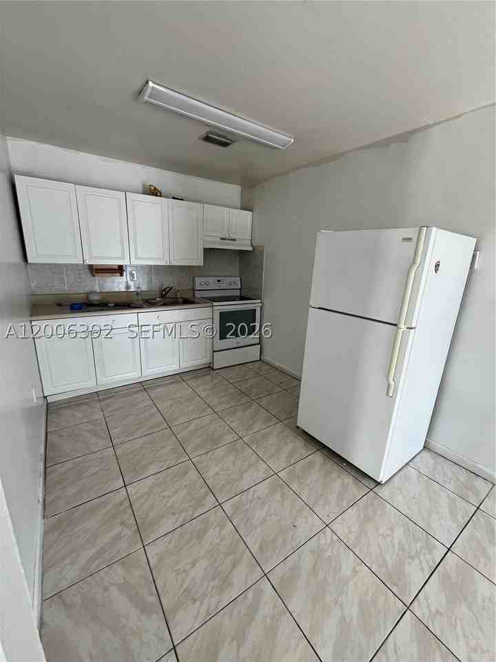 334 E 21st St #5