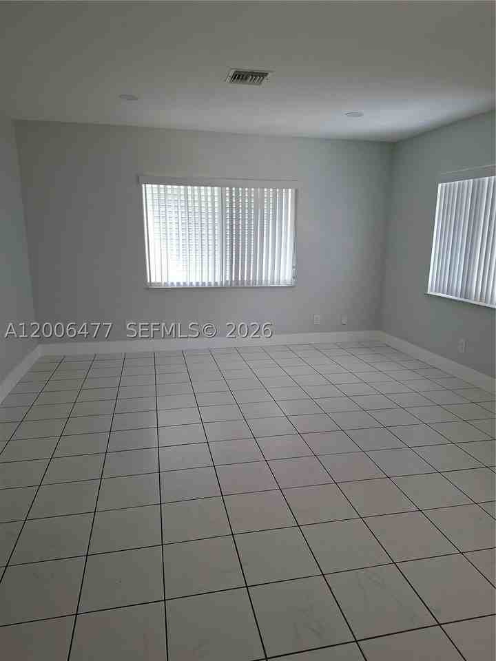 1814 Sw 97th Ter #A - Photo 5 of 12