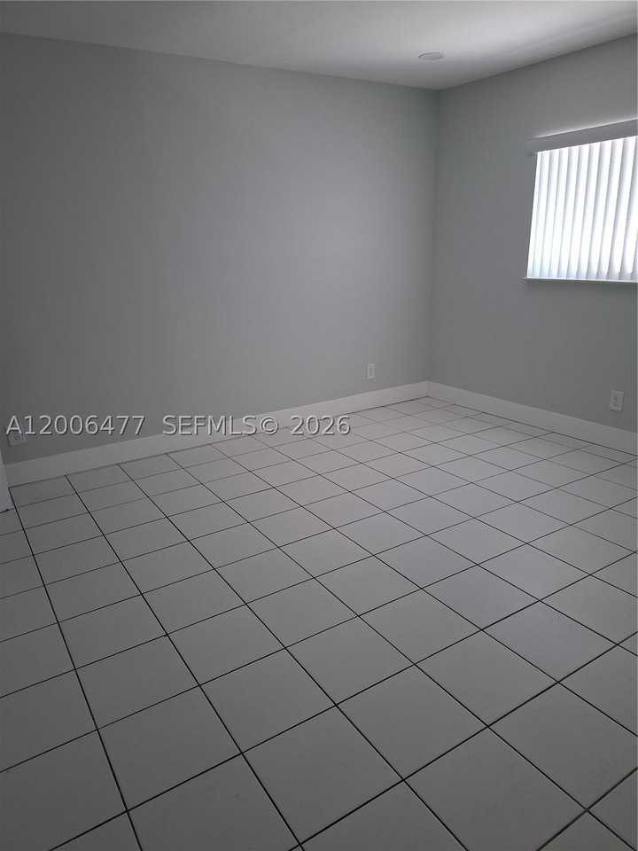 1814 Sw 97th Ter #A - Photo 6 of 12