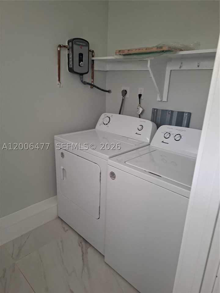 1814 Sw 97th Ter #A - Photo 7 of 12