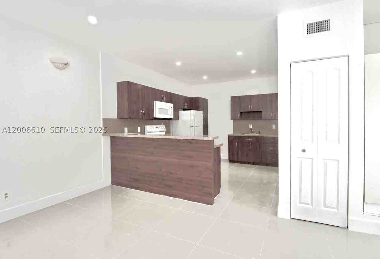 2806 Taylor St #0 - Photo 6 of 8