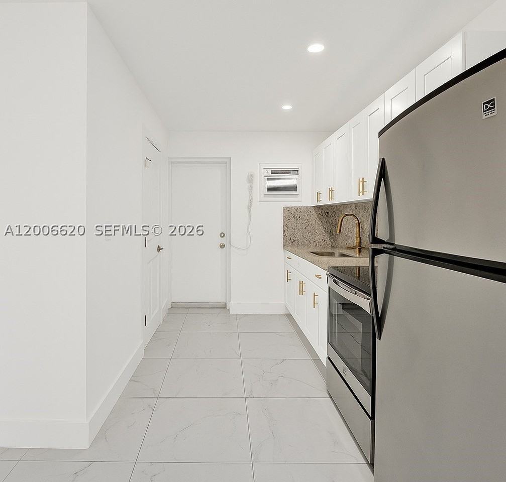 5807 Sw 25th St #0 - Photo 6 of 9