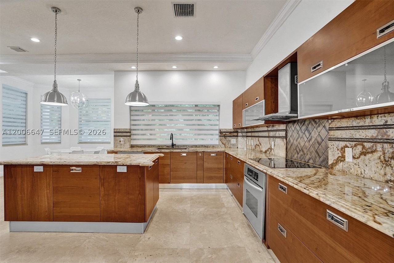1430 Nw 114th Ave - Photo 6 of 50