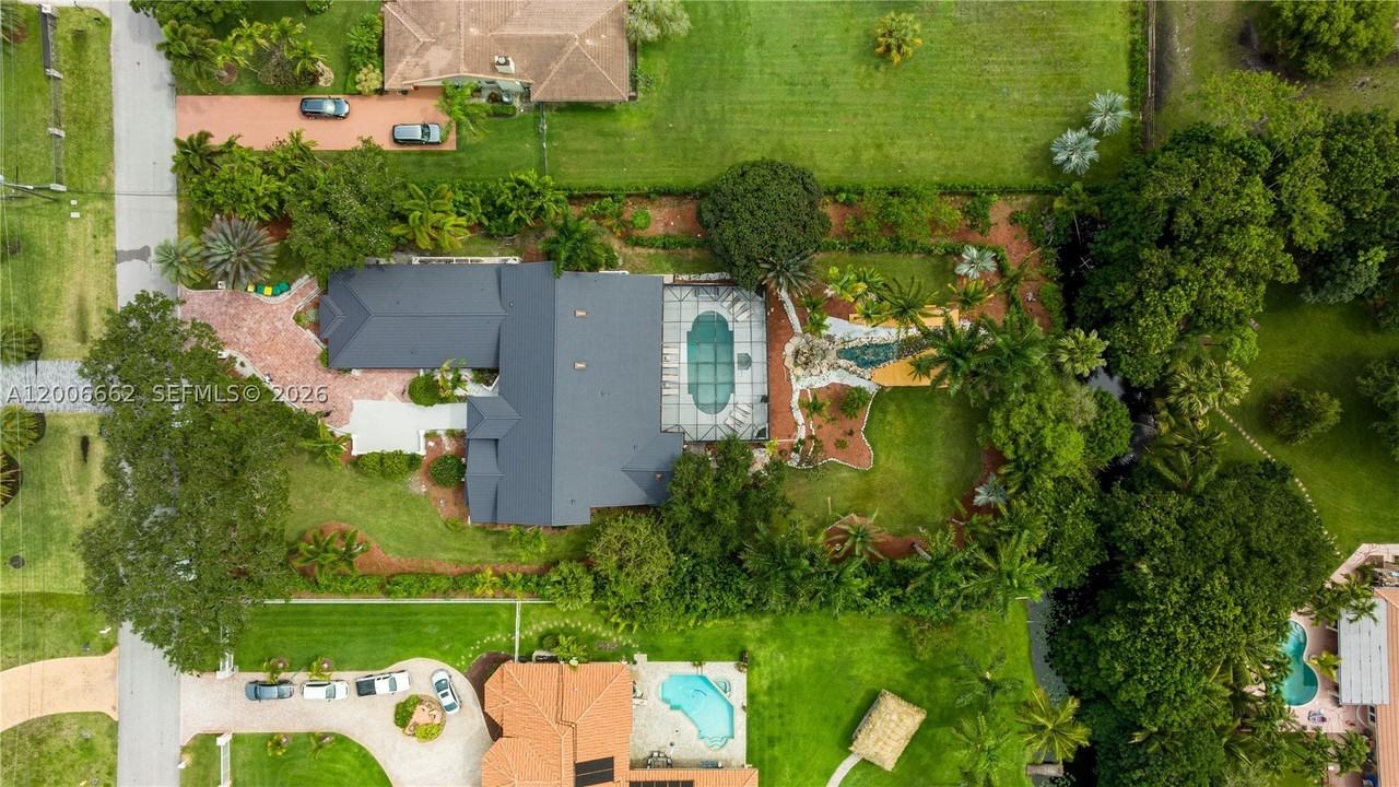 1361 Nw 116th Ave - Photo 3 of 50