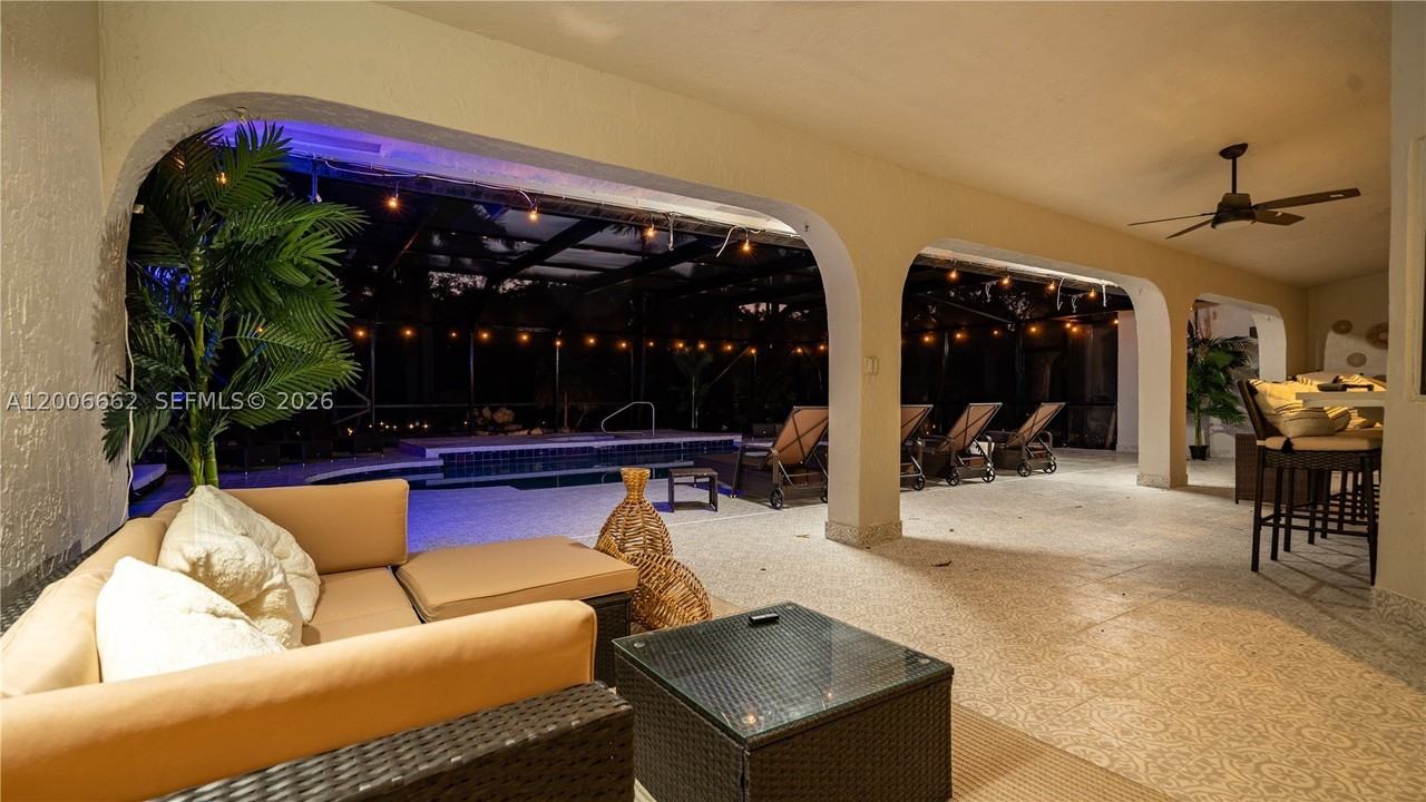 1361 Nw 116th Ave - Photo 5 of 50