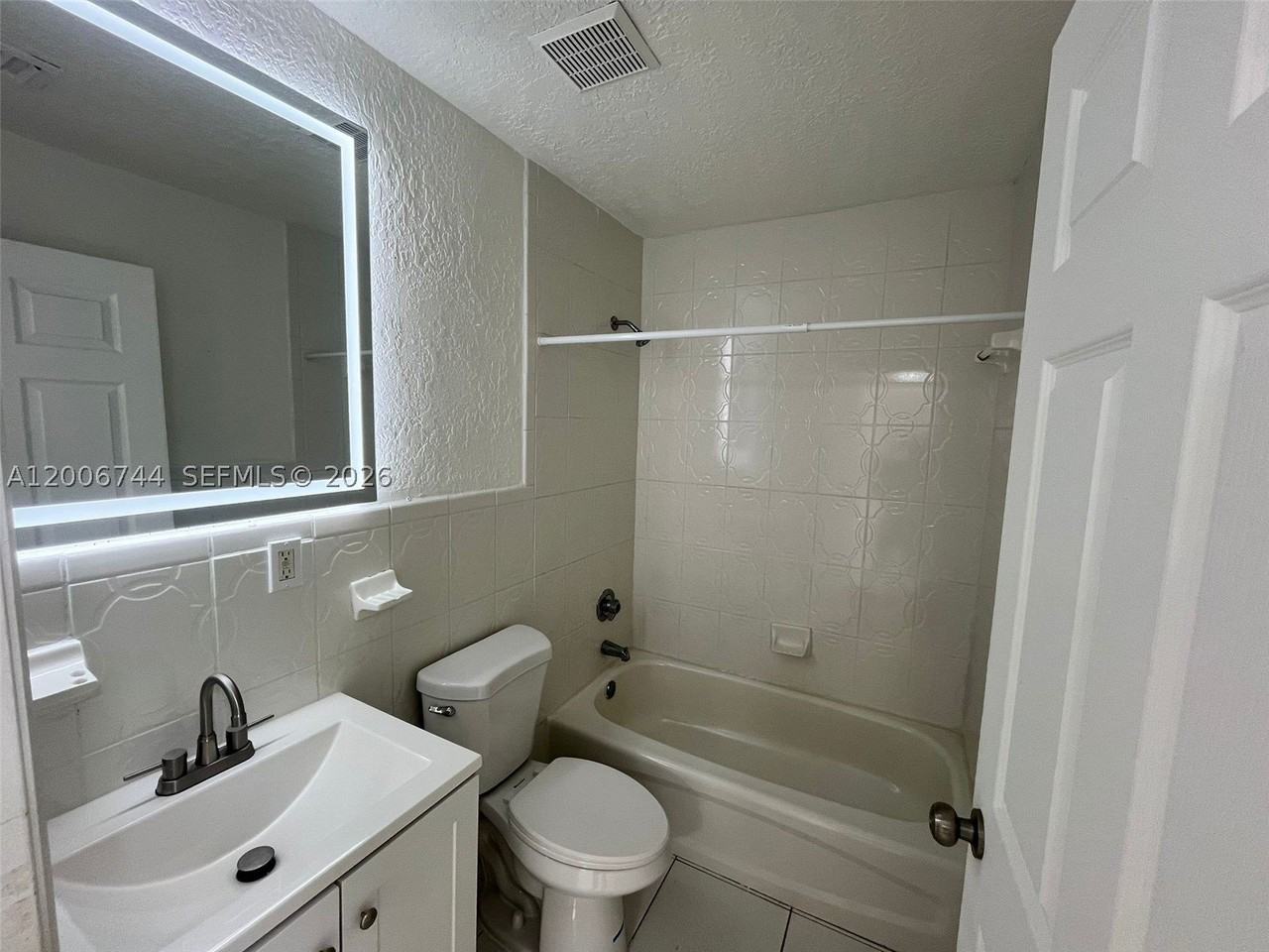 15741 Nw 40th Ct #B - Photo 5 of 10