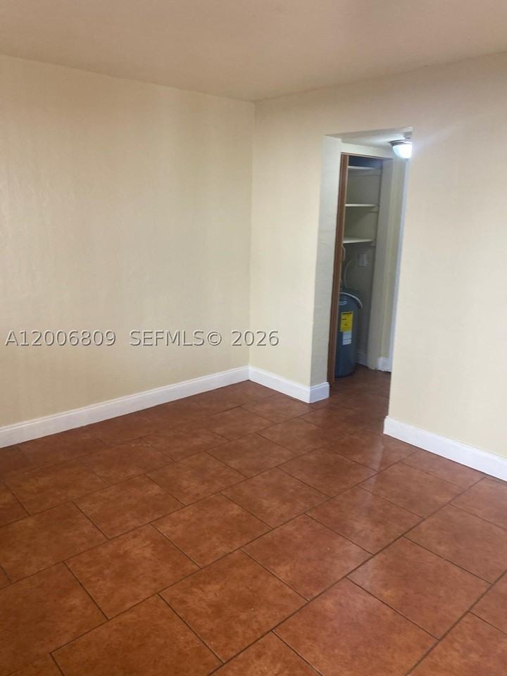 1319 Nw 60th St #4 - Photo 2 of 15