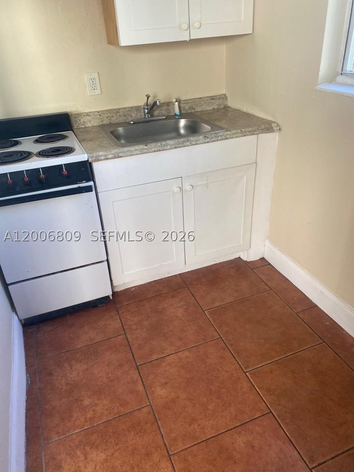 1319 Nw 60th St #4 - Photo 3 of 15