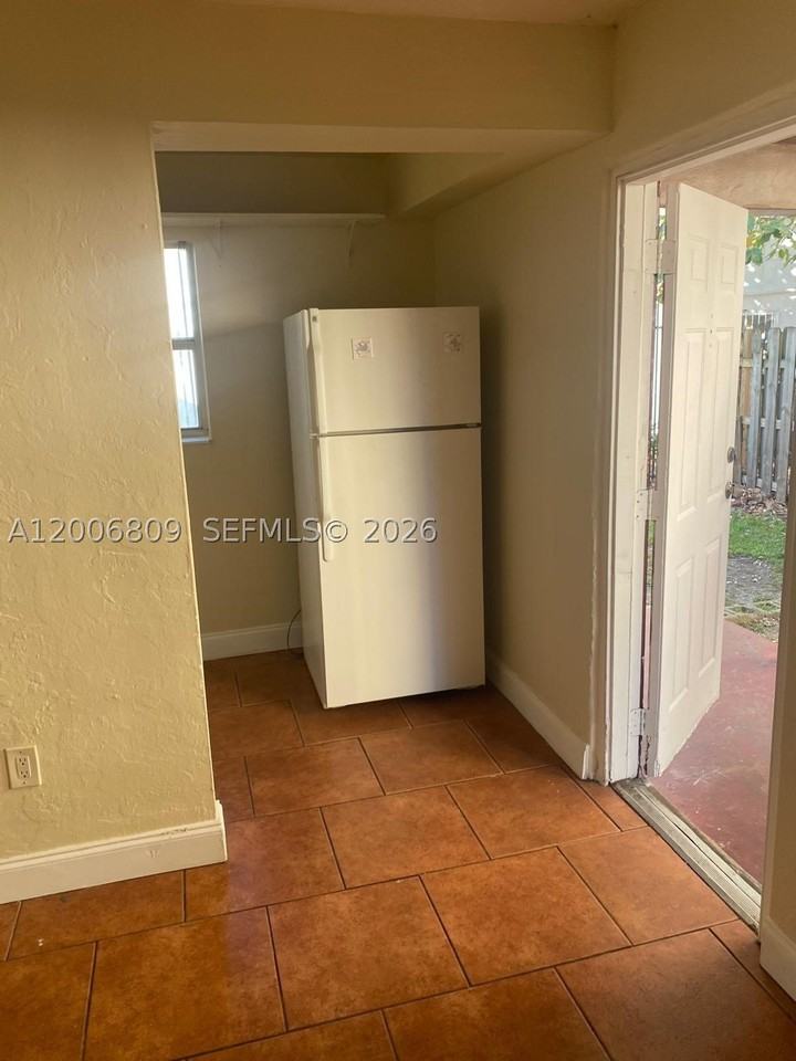 1319 Nw 60th St #4 - Photo 5 of 15